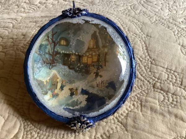 https://hubhive.biz/wp-content/uploads/2026/07/Blue-glitter-glass-ornament-600x450.jpeg